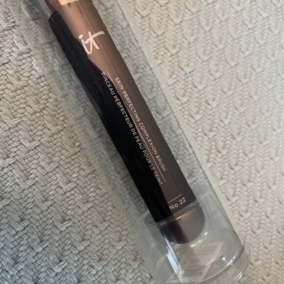 IT Cosmetics Heavenly Skin Perfection Complexion Brush #22 Make Up Brush BUNDLE - Picture 4 of 5